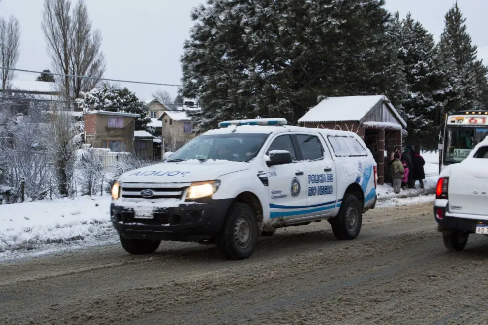 La Policía protegió a una mujer que era agredida por su pareja y ella atacó a los uniformados