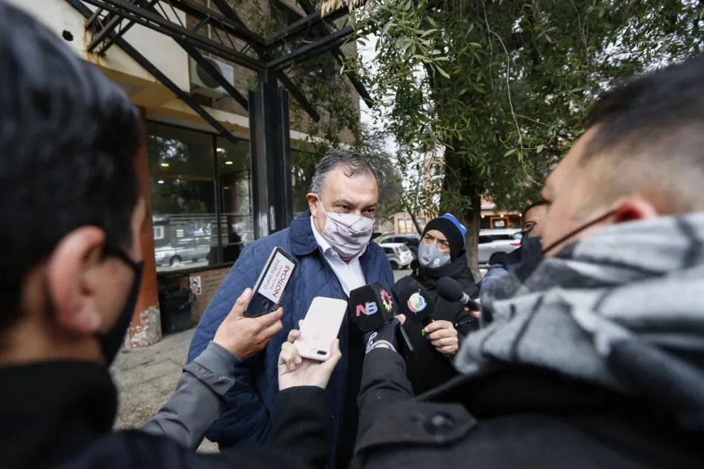 Gennuso: “¿Con qué criterio vuelve el público a las canchas y no habilitan el turismo estudiantil?”