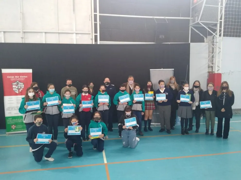 Entrega de premios del concurso "Calles para la Vida" en el gimnasio Panonia