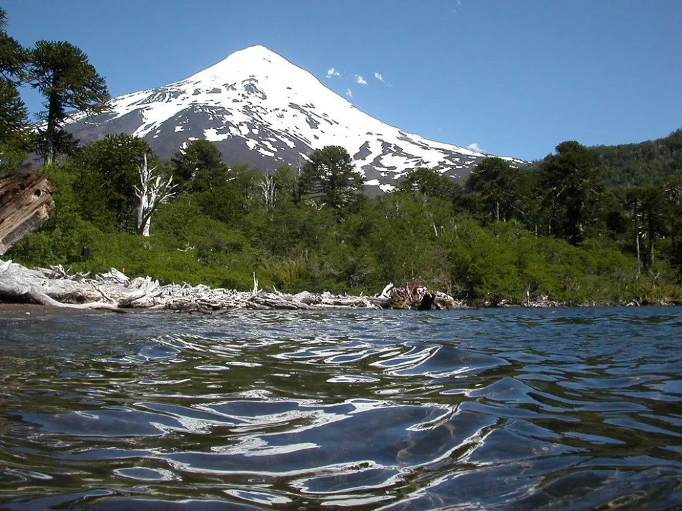 El desafío de ascender el volcán Lanín y la mística que rodea esta aventura