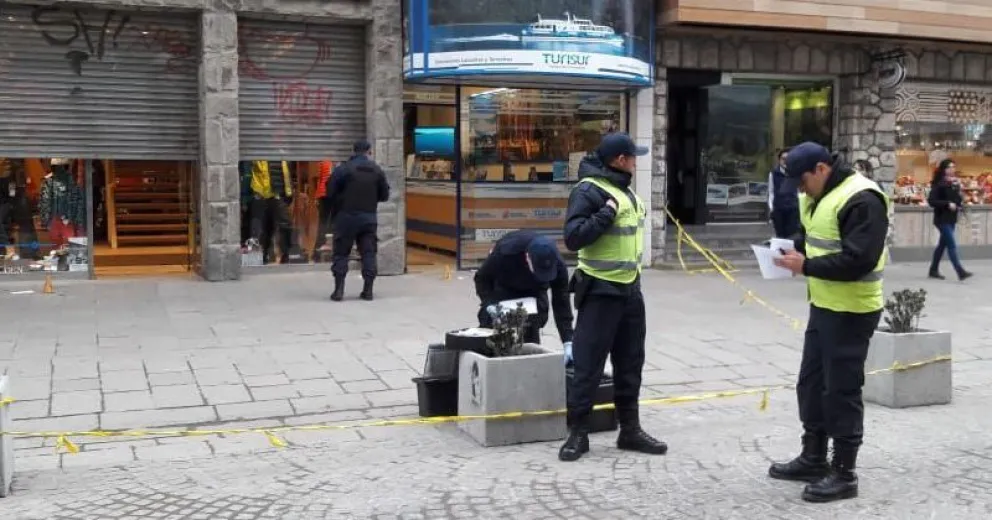Delincuentes se llevaron de un local prendas que estarían valuadas en dos millones de pesos  