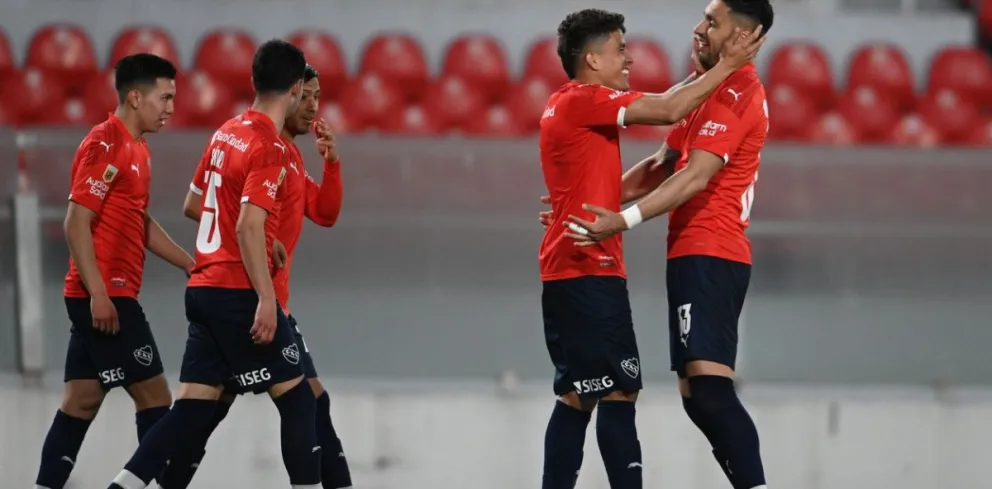 Goleada del Diablo: Independiente le ganó a Colón y es puntero