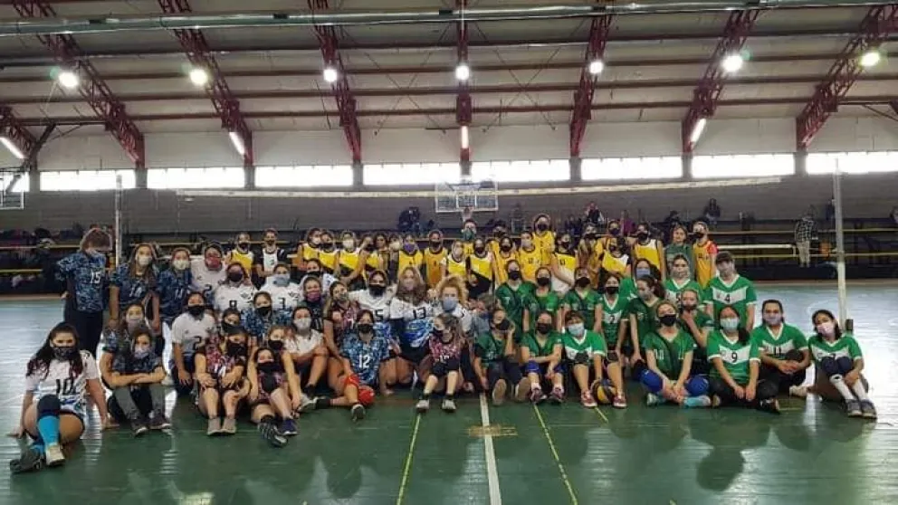 Realizaron un encuentro de vóley de menores en el Municipal 3
