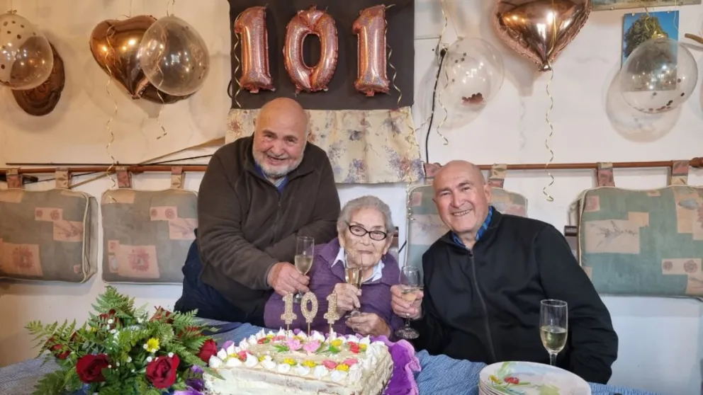 ¡En Bariloche se soplaron 101 velitas!