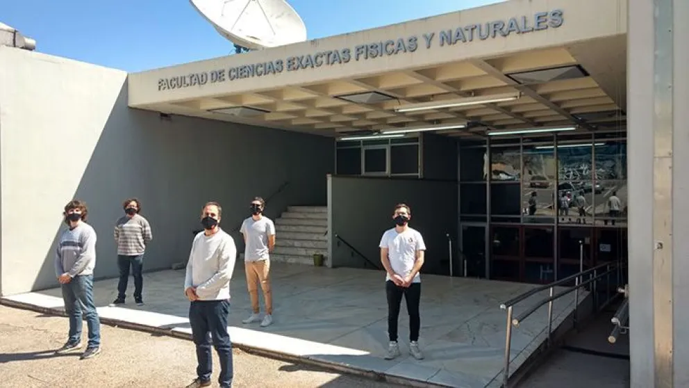 Un prototipo informa sobre el aumento de riesgo de contagio de COVID-19