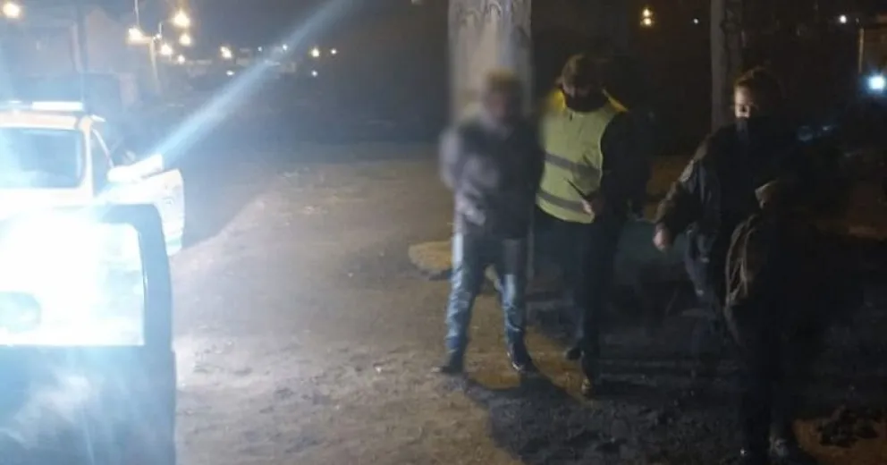 Sustrajeron elementos de una camioneta pero no llegaron lejos 