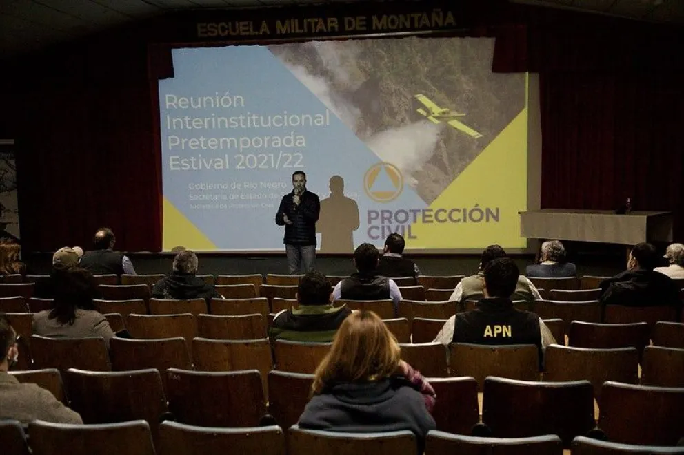 Altas temperaturas y falta de agua en el verano: reunión en Bariloche por los incendios forestales