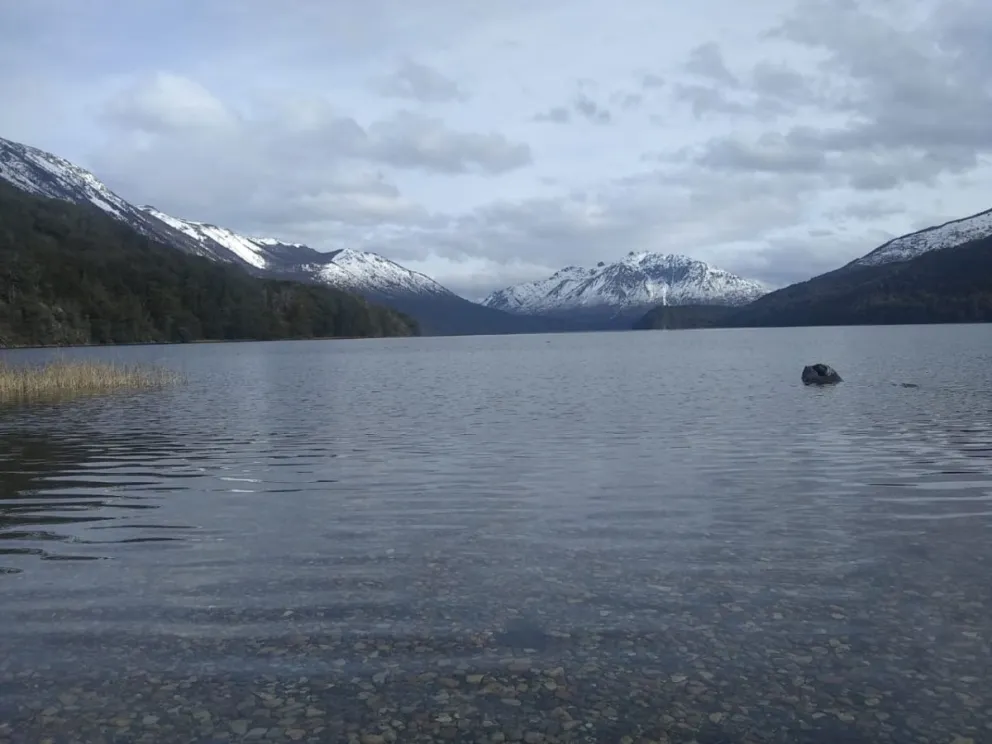 Algo "extraño" fue fotografiado en el lago Mascardi