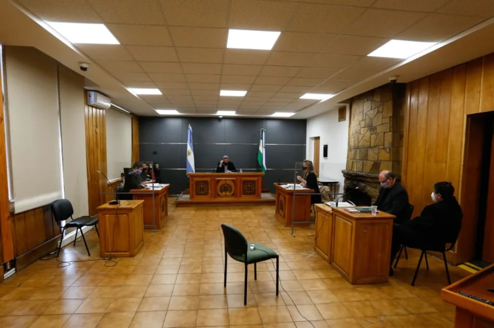 Formulan cargos a otras tres personas por usurpar el predio del Obispado en Mascardi