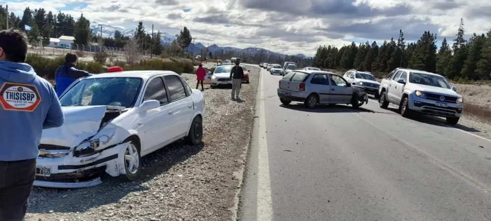Giró en U sobre la ruta 237 y provocó un fuerte choque semifrontal