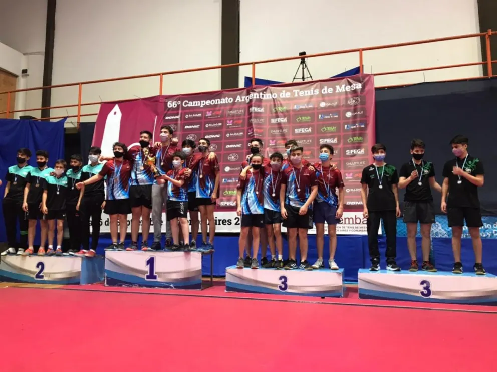 Tiago Mrakovich y Ciro Samczuk de Dina Huapi al podio por equipos