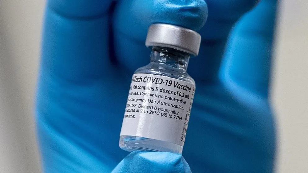 Mañana llega al país el primer lote de 100.620 dosis de Pfizer 