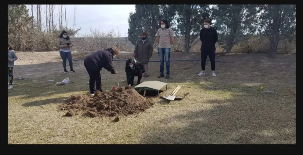 Pura emoción: Héctor, el perro callejero que vivía en una comisaría tuvo una "despedida con honores"