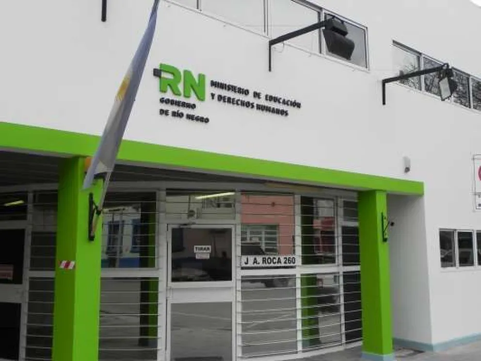Iniciaron sumario y separaron del cargo a la docente que reivindicó la dictadura