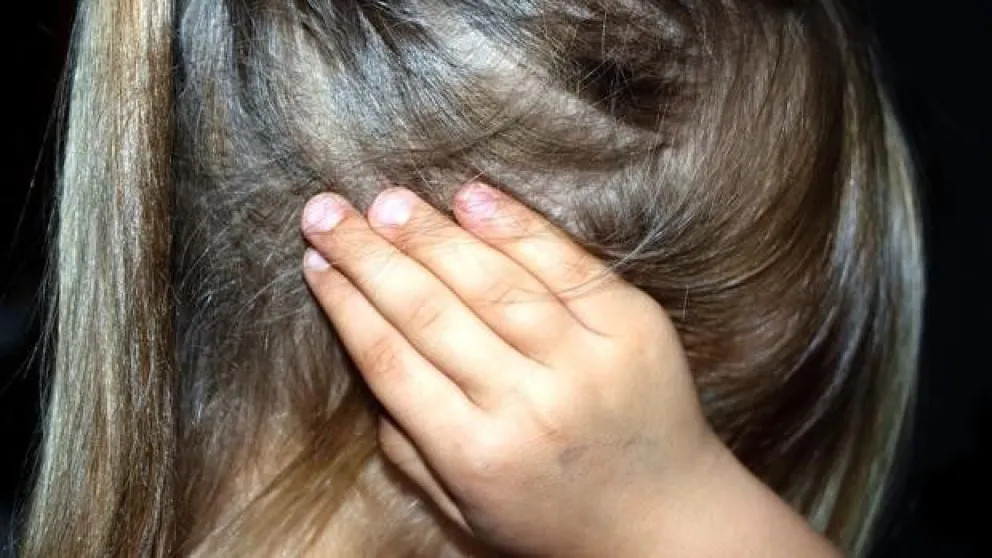 Mató a puñaladas a su amigo porque descubrió que había abusado de su hija de 8 años 