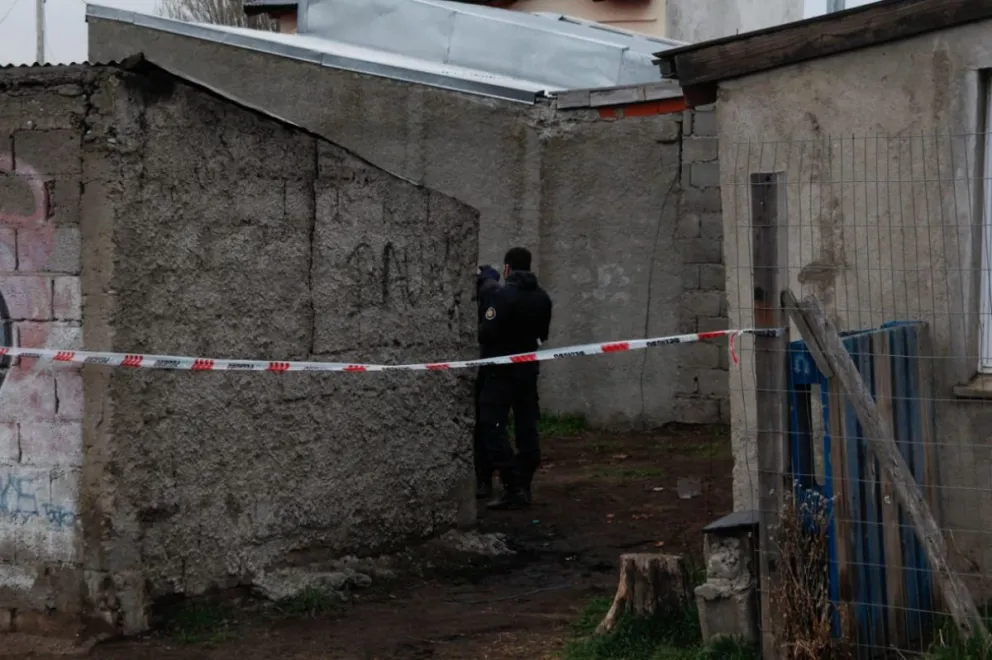 Murió un hombre calcinado y otro sufrió quemaduras al incendiarse una vivienda