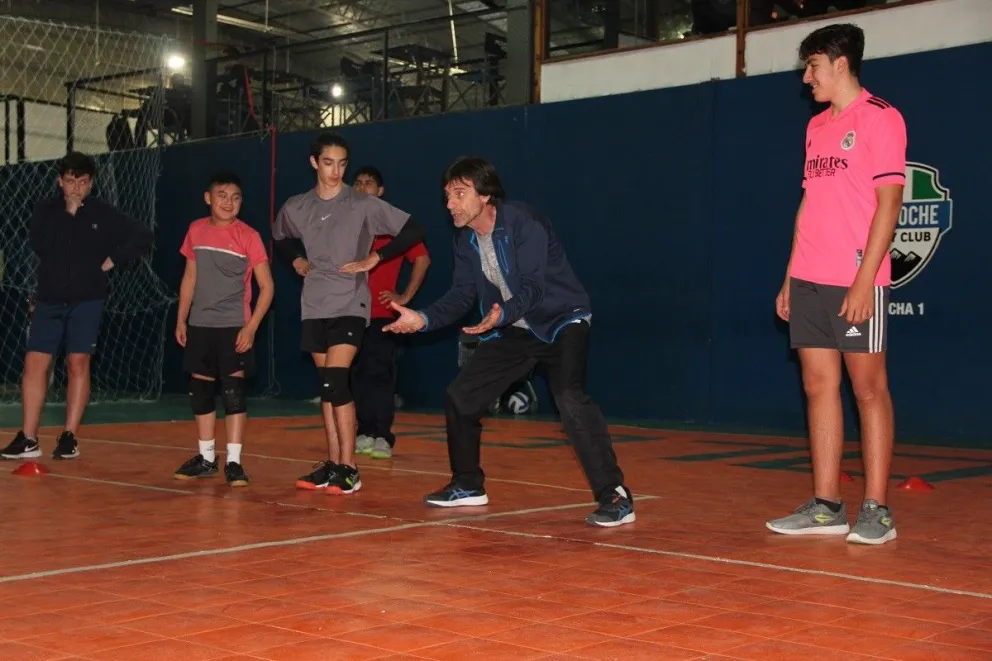 El entrenador de selecciones llegó a Bariloche en busca de talentos para representar a Río Negro