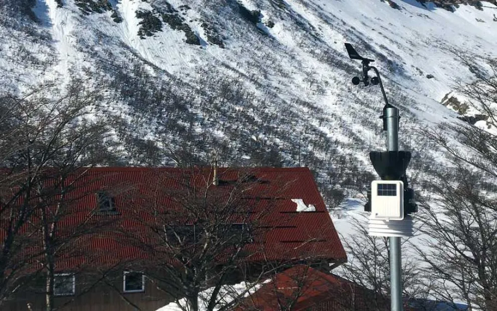 Instalan la primera estación meteorológica en un refugio de montaña