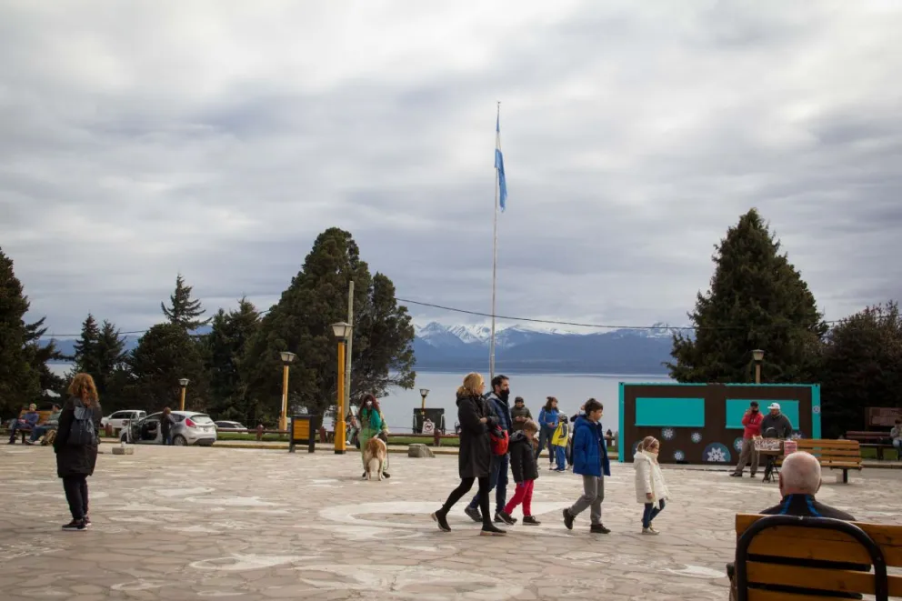 Un equipo de HBO estuvo en Bariloche eligiendo lugares para filmar una serie  