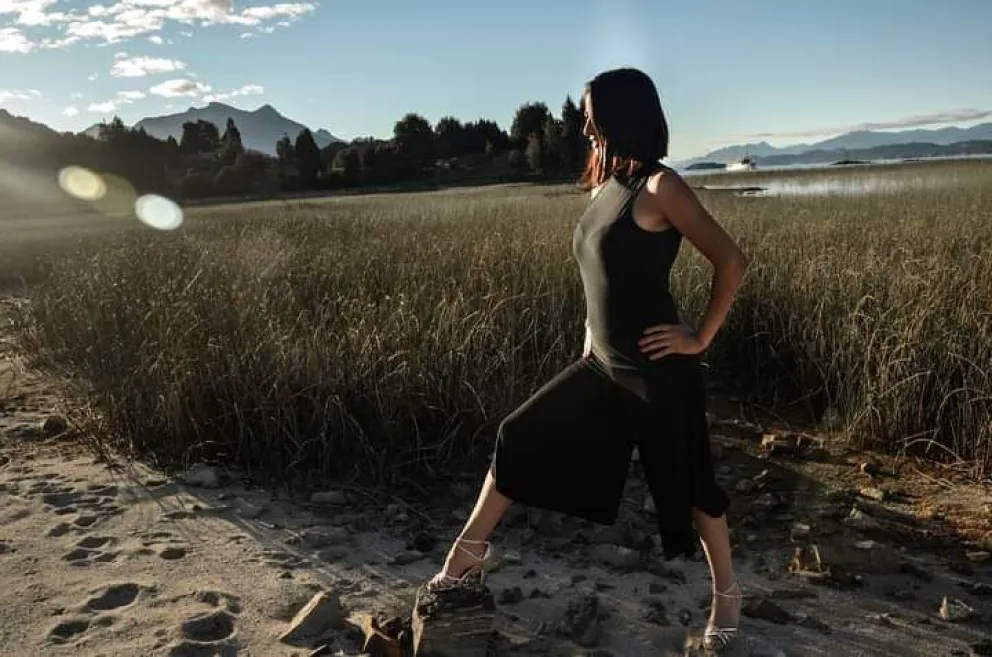 Caro Ayala será anfitriona barilochense de “Osvaldo”