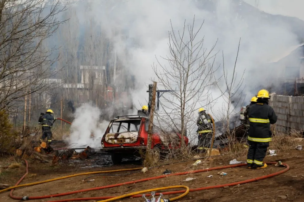 Sospechoso incendio de vivienda tras una denuncia por secuestro de una nena
