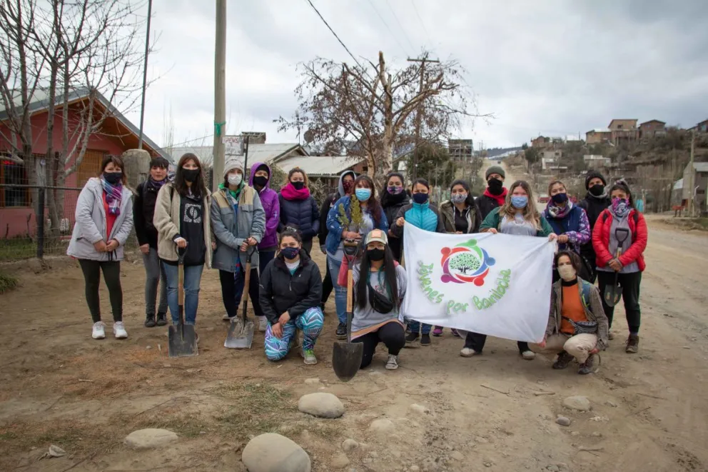 Jóvenes por Bariloche realizó plantaciones y tareas de limpieza en el Nahuel Hue