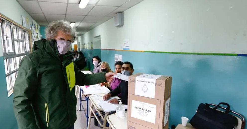 Votó Aligia en la Escuela 44