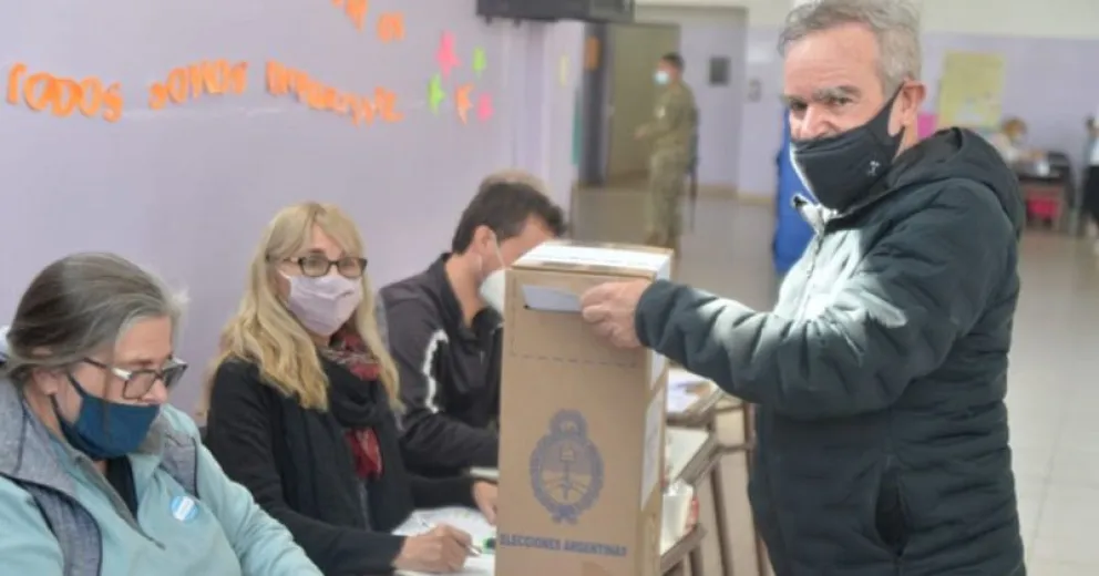 Votó De Rege y pidió "quitar dramatismo a la elección"