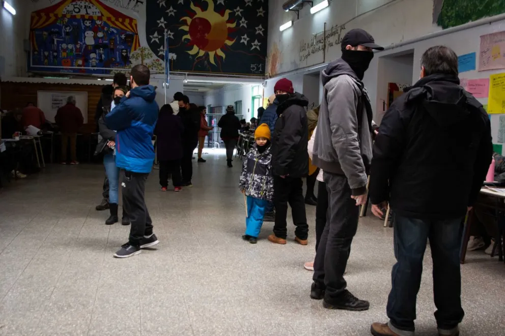 La fila para votar se hará dentro de los establecimientos habilitados 