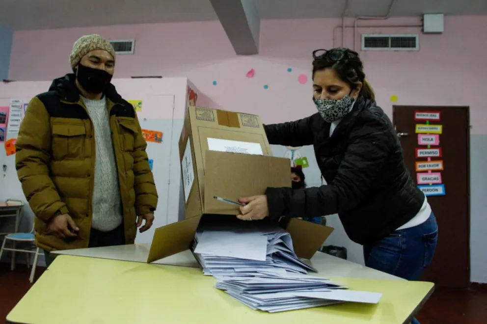 PASO en Río Negro: una elección que deja mucha tela por cortar