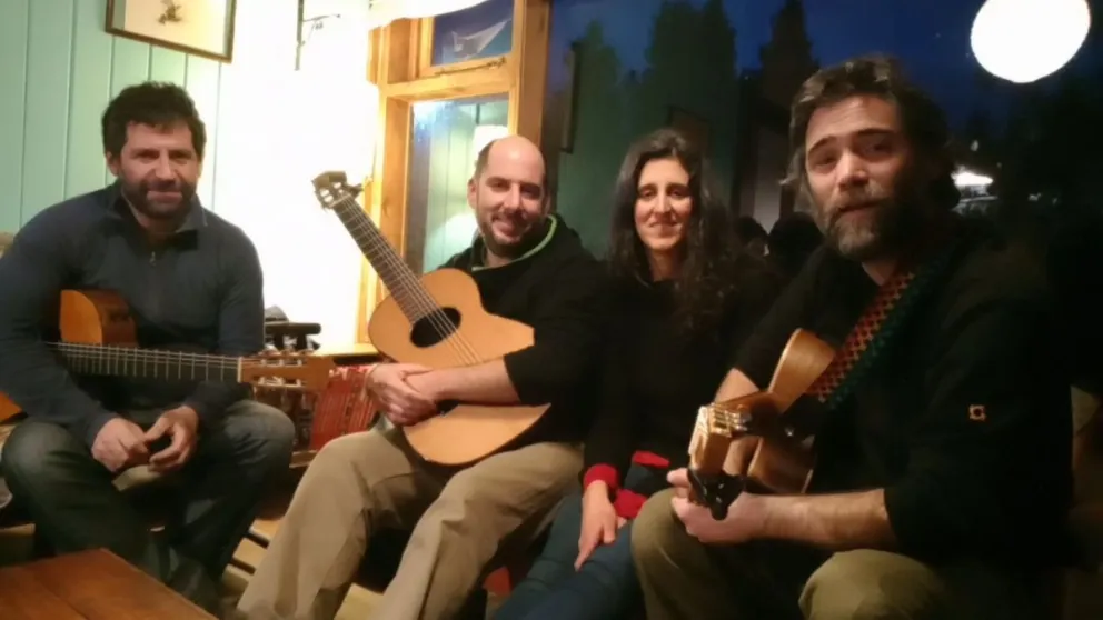 Vino en Copla, Leo Caracoche y Juan Sisterna celebran reencuentros