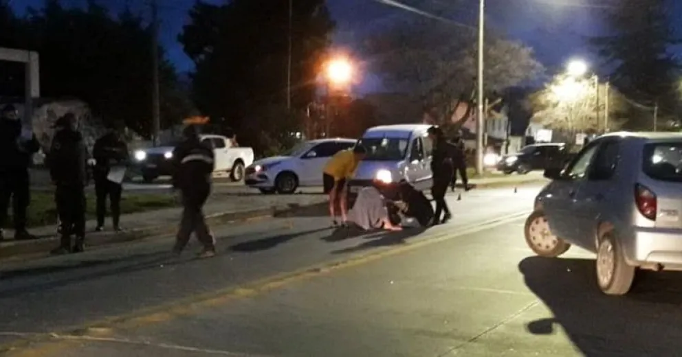 El hombre que fue embestido por una moto está en terapia intensiva desde el sábado