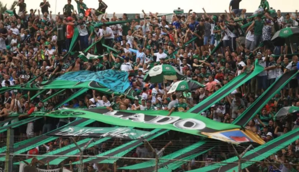 Video: barras de Nueva Chicago velaron a un hincha y robaron en el vestuario