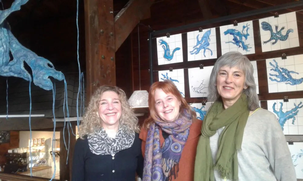 Soledad Escudero, Catalina Galdón e Ingrid Roddick están “Hilando derivas”