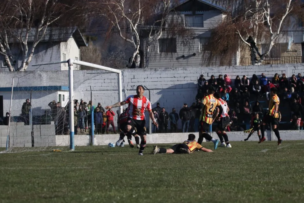 Primer tiempo: Estudiantes gana la Copa Bariloche