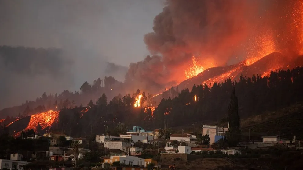 Imágenes impactantes: El volcán Cumbre Vieja entró en erupción en Canarias