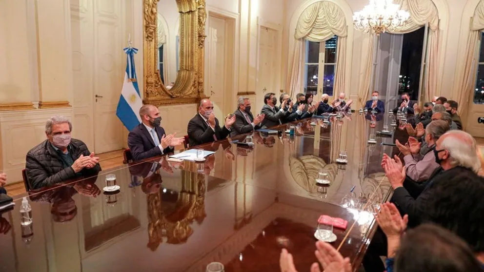 El Salario Mínimo subirá a 32 mil pesos en octubre y a 33.000 en febrero