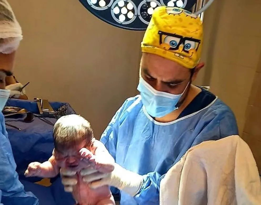 “Mirá que la bebita es grande”