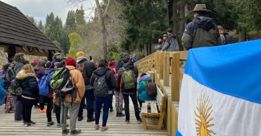 Jóvenes se sumaron en un voluntariado y cuidado de la Isla Victoria