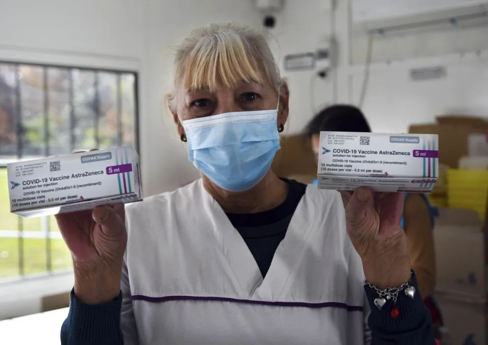 Llegaron al país más de 800 mil dosis de AstraZeneca donadas por España