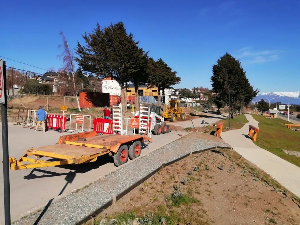 Corte en acceso de Av. Las Victorias por pavimentación