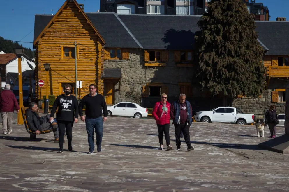 Mucha gente sin barbijo en las calles de Bariloche