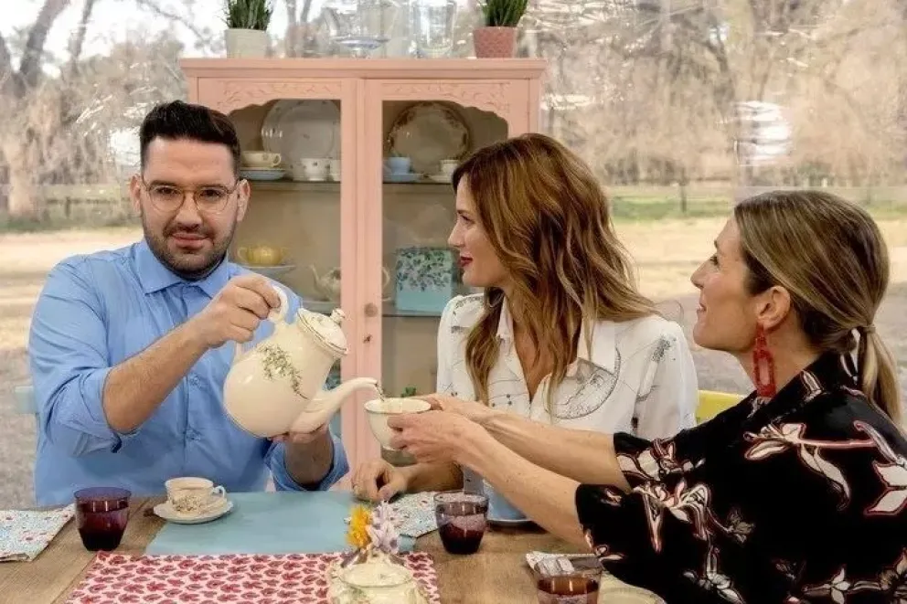 Qué es la “Betuseñal”, el gesto que se volvió furor en Bake Off