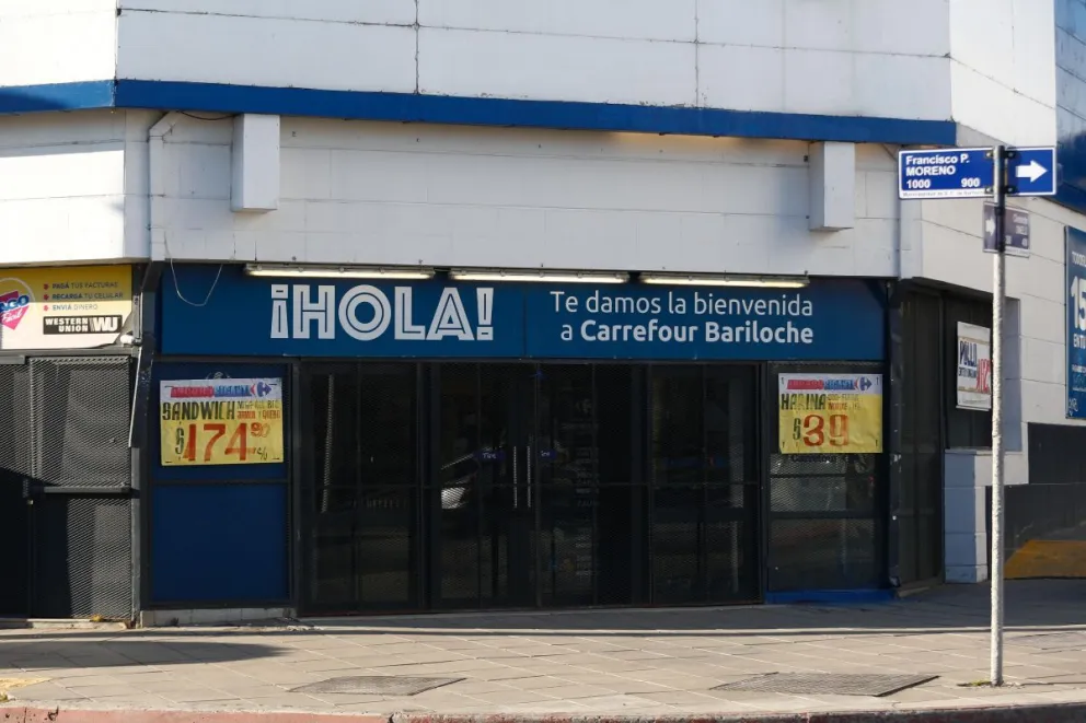 Quedó imputado un sujeto sorprendido con un arma en el supermercado