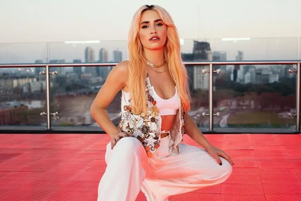 Quién es el famoso futbolista que piropeó a Lali Espósito en Instagram y luego se arrepintió