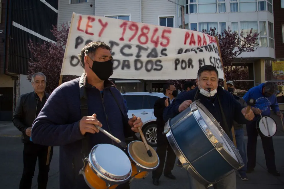 Retirados de la Policía reclamaron en ANSES por un aumento