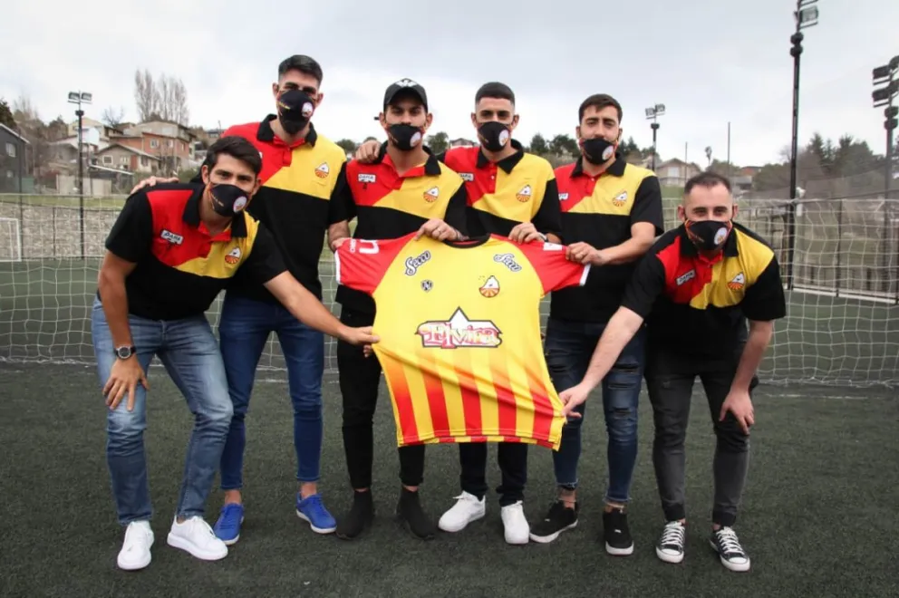Cruz del Sur presentó sus refuerzos y apuntan al ascenso