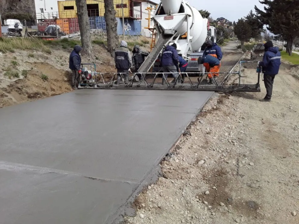 Comenzamos a hormigonar el acceso al B° Las Victorias