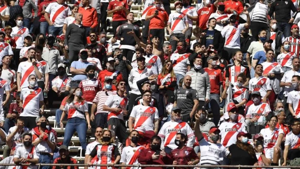 Por incumplimiento del aforo del 50% labraron un acta contra River