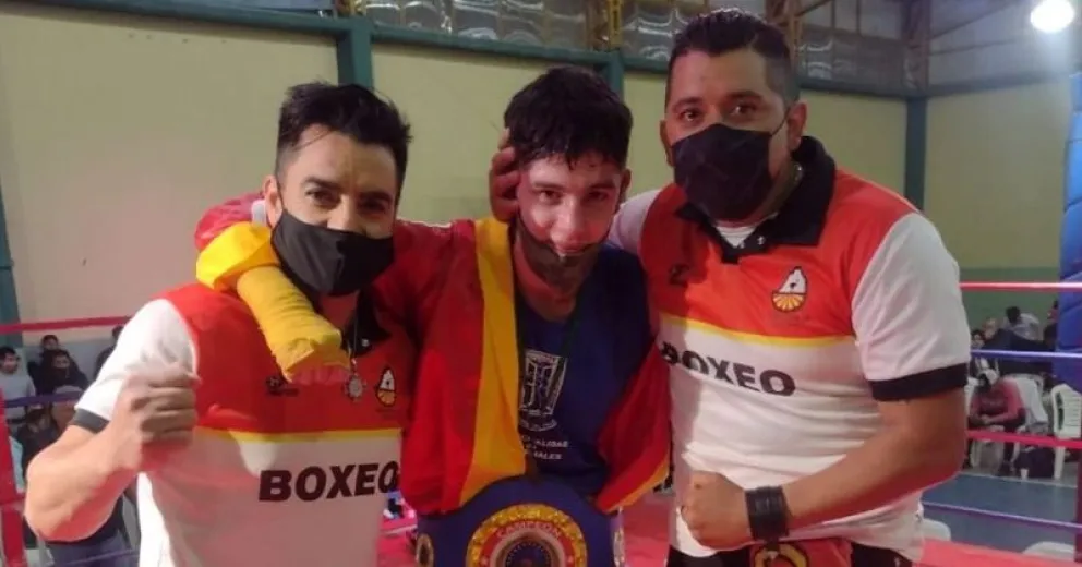 Ivo Asencio, uno de los barilochenses campeón provincial de boxeo